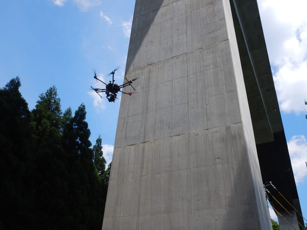 UAVを用いたハイピア橋脚の外観変状調査